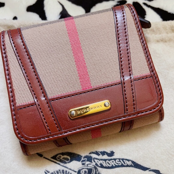 Authentic pre-loved Burberry Wallet - Picture 2 of 7